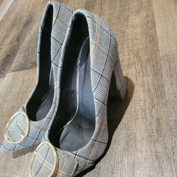 Charlotte Russe Plaid Women's Heels with Gold Accent - Picture 2 of 7